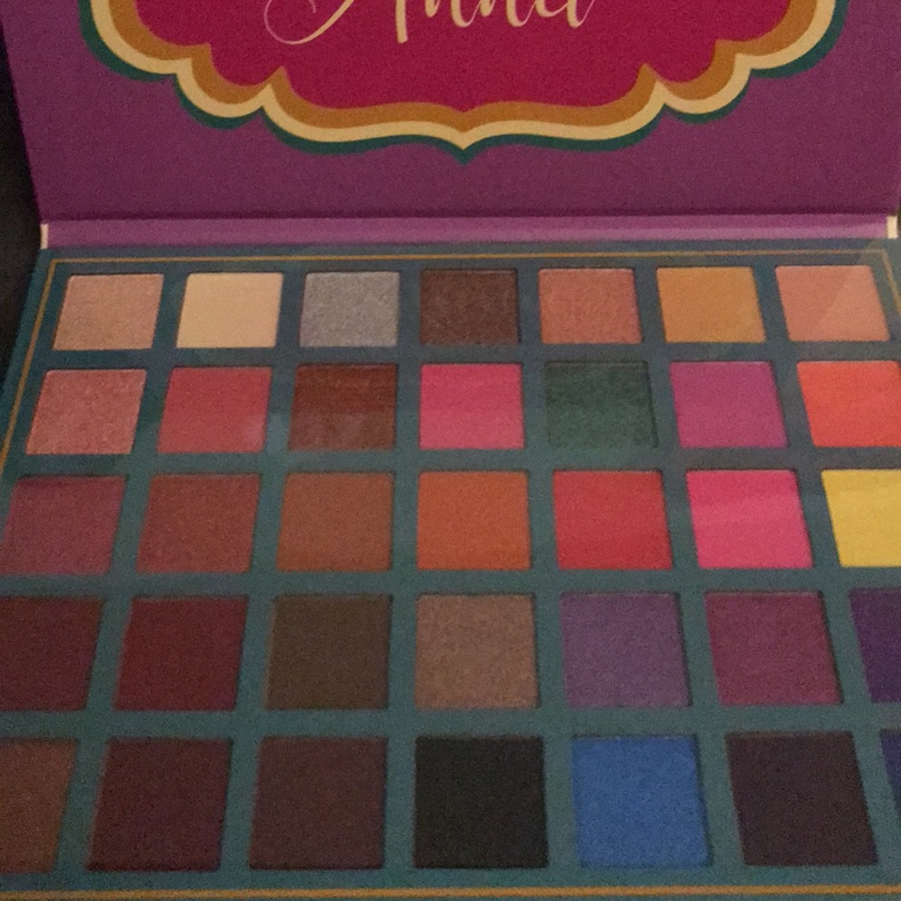 Anna and Elsa pallets